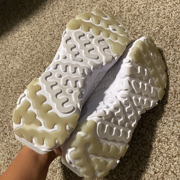 nike sneakers - Picture 3 of 5